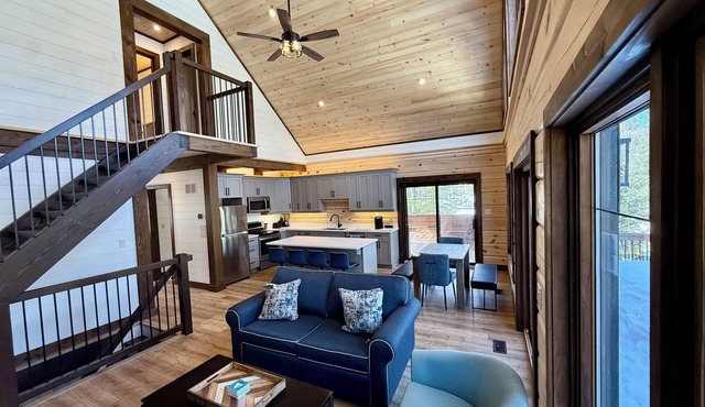 Luxury Muskoka River Log Cabin
