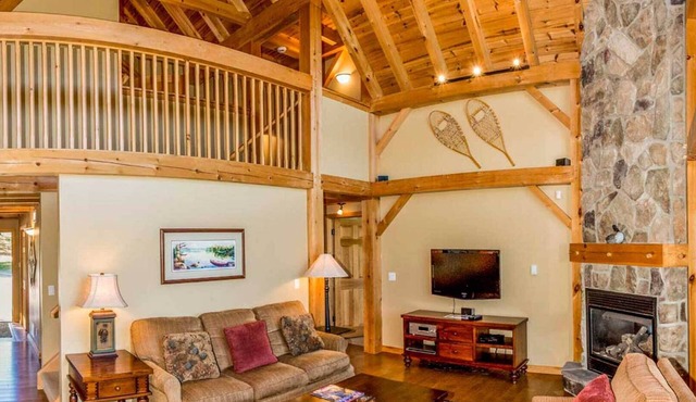 Luxury Muskoka Waterfront Chalet | Sleeps 6