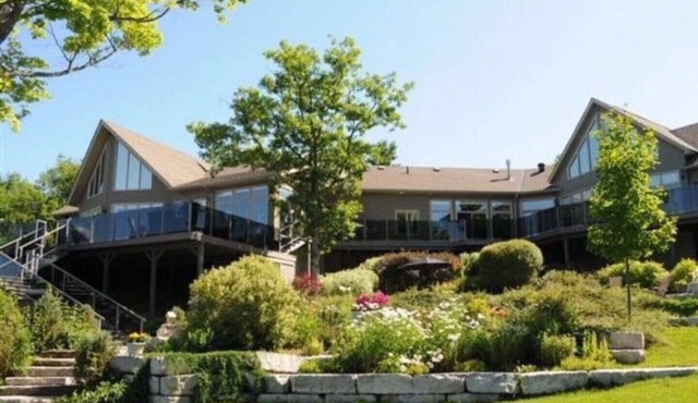 Luxury Muskoka Waterfront Villa Pool, Hot Tub & Sunset Views