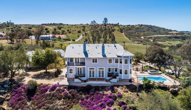 Luxury Nature Estate w/3 Homes, Salt Pool, Jacuzzi. Retreats, Intimate Weddings