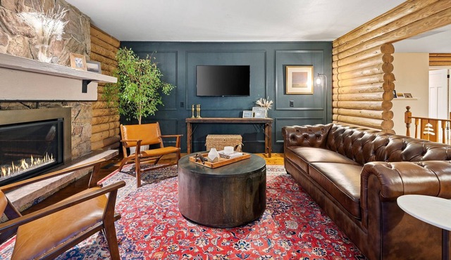 Luxury & Nature's Haven: Architectural Symphony Amidst Serene Bellingham Vistas