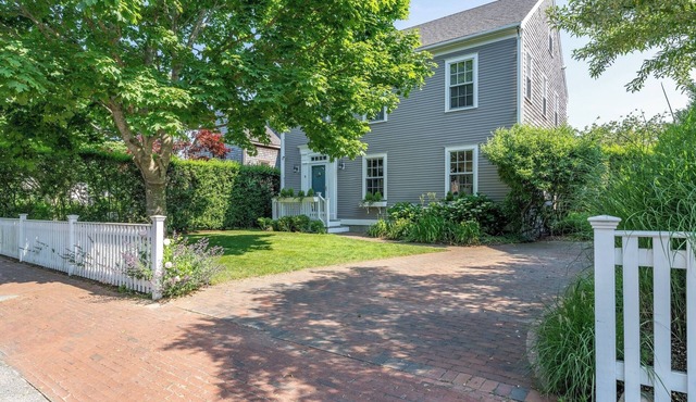 Luxury Naushop Home w Dual Zone AC & Bikes. Pool/Tennis/Pickleball Access