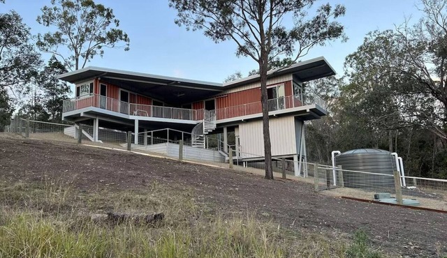 Luxury new 2 bedrm with ensuites, scenic views & outdoor bath close to winery 🍇