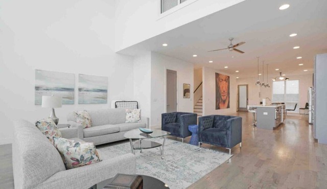 Luxury New Build/Near Broadway!