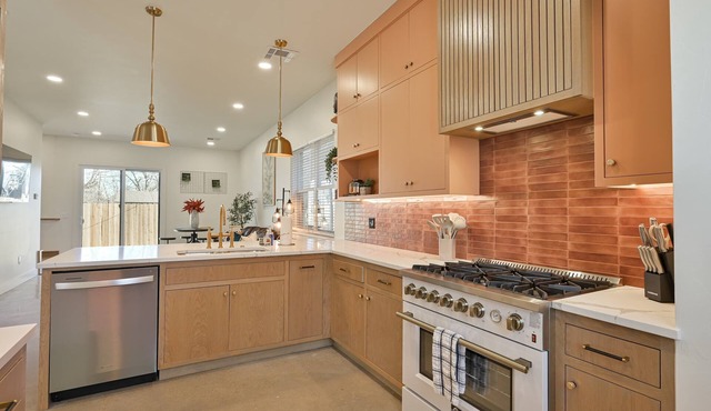 Luxury New Build in Western District OKC for a large family