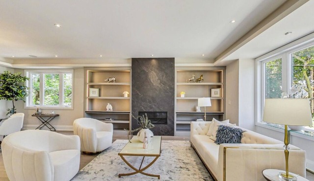 luxury new detached in lawerance park family friendly area