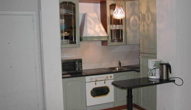 LUXURY NEWRENOWATED 2 BED APARTMENT WITH LARGE TERRACE & CLOSE TO SWIMMING POOL