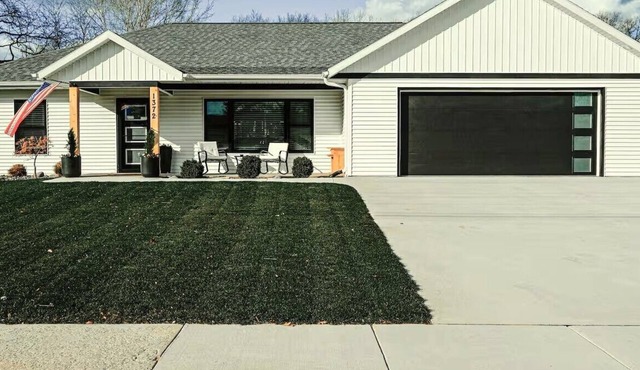 Luxury New Home just steps to Lambeau. Tailgate ready.nPerfect for large groups.