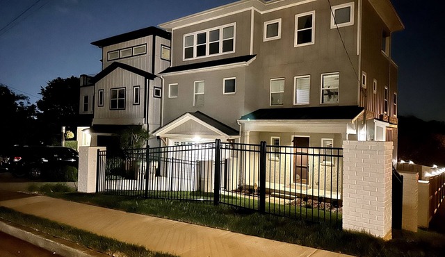 LUXURY NEW HOME Near Gulch/4 King/4 Queen/2 Twin