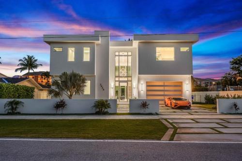 Luxury New Modern Beach Mansion in BEST Location!