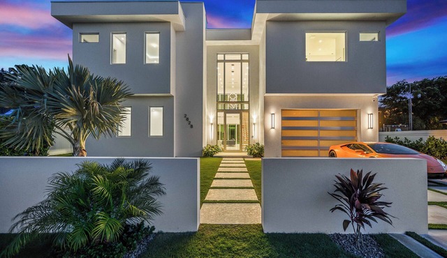 Luxury New Modern Beach Mansion in BEST Location!