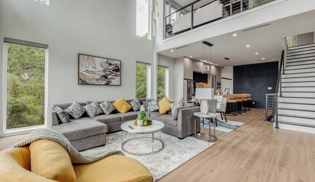 Luxury Newly Built 4 BR 4 Bath Home w/Rooftop and Grill!