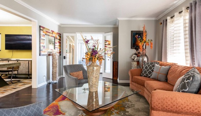 Luxury Newly Remodeled House w/ lrg deck and fenced yard