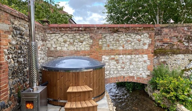 Luxury North Norfolk Retreat | Hot Tub & Games Room