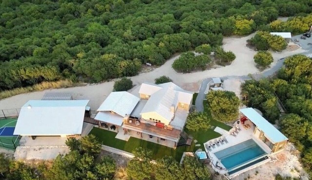 Luxury North Texas Retreat-FULL Rental for 37-Pool/Spa/Sports Courts/Views