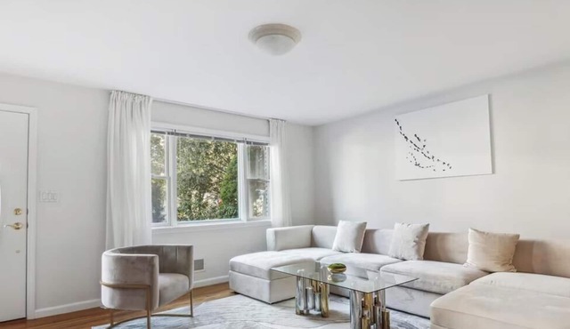 Luxury NYC Home Game Room Free Parking