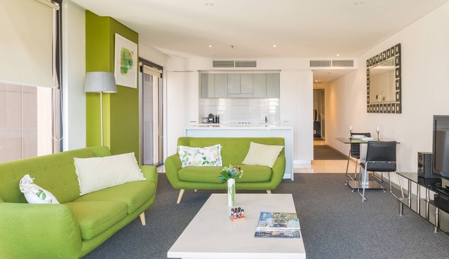 Luxury Oaks Horizons apartment with a pool in the CBD