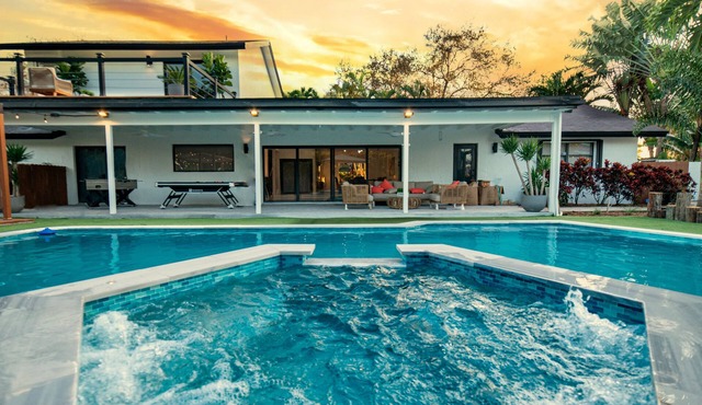 Luxury Oasis 10 min Miami Zoo, Pool, BBQ & Games