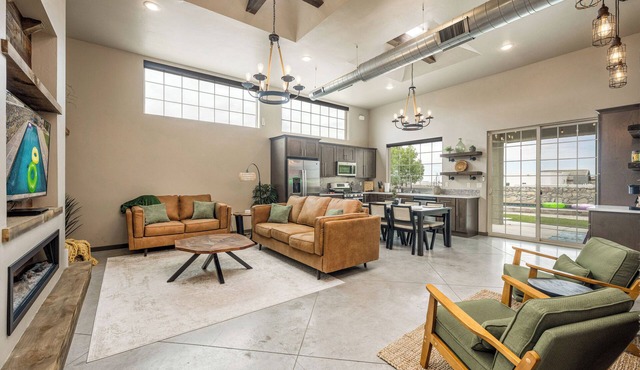 Luxury Oasis Best Location Ping Pong CoffeeBar Fireplace Grill