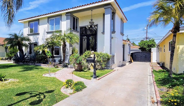 Luxury Oasis Between Downtown LA & Orange County