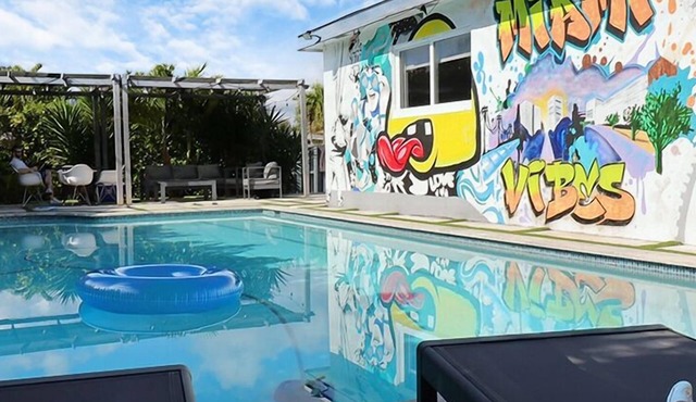 Luxury Oasis: Heated Pool/BBQ/Mini Golf/Basketball
