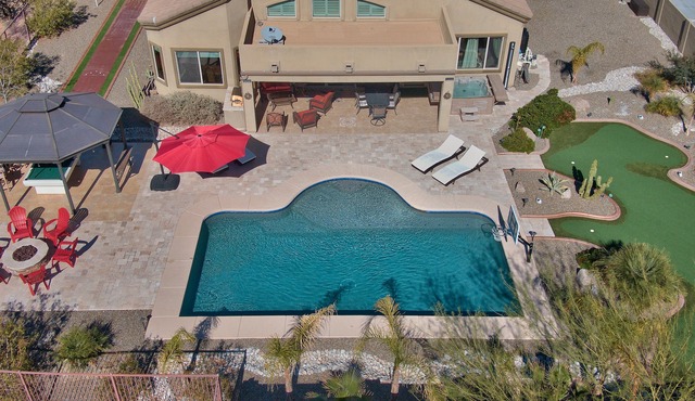 Luxury Oasis Home Large Pool Heat Included Putting Bowling Firepit Billiard Spa