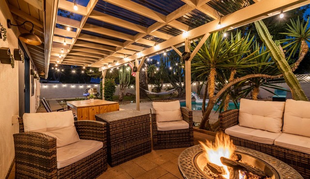 Luxury Oasis in LA: Casa Palmera with Pool, BBQ & Modern Comforts