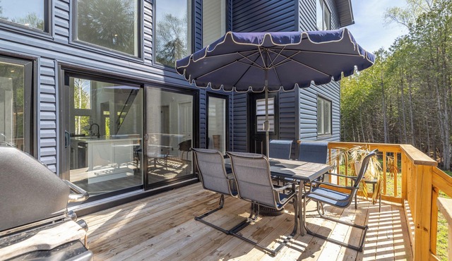Luxury oasis in the woods, less than five minutes from the beach!