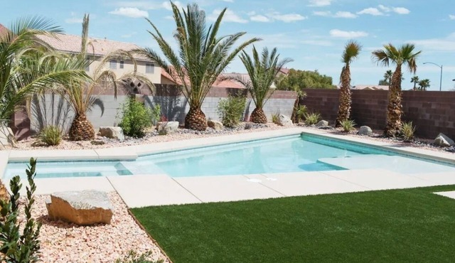 Luxury Oasis Near the Las Vegas Strip – Sleeps Large Groups in Style