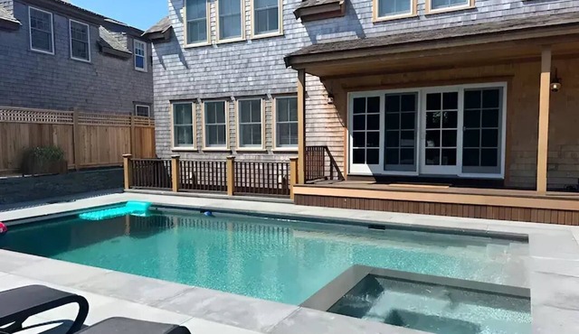 Luxury Oasis Near Town and Beaches