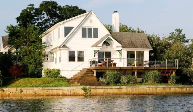 Luxury Oasis Panoramic Lake Views - terrace and hot-tub overlooking Deal Lake