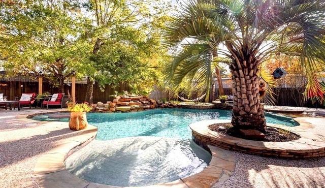 Luxury Oasis Retreat in Houston! Main House + Guest House included