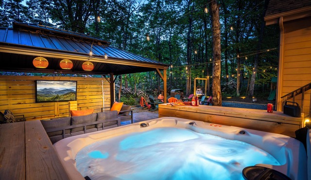 ​Luxury Oasis! Family&Pets, Outdoor-Lounge, F​ire pit, Hot tub