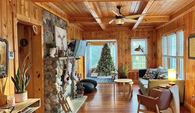 Luxury Oasis w/ hot tub, fire pit & beach access!