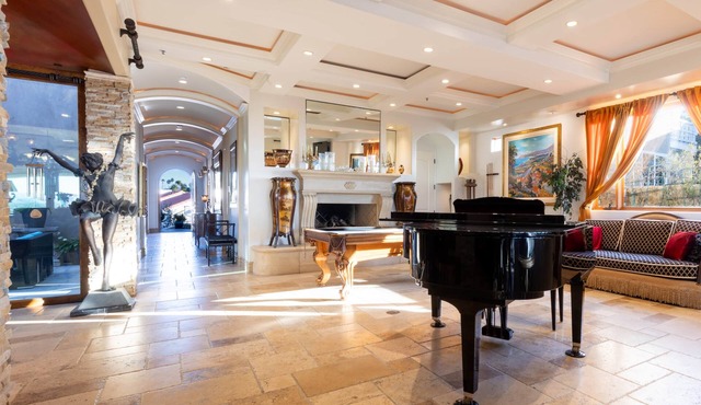 Luxury Ocean Bluff Villa