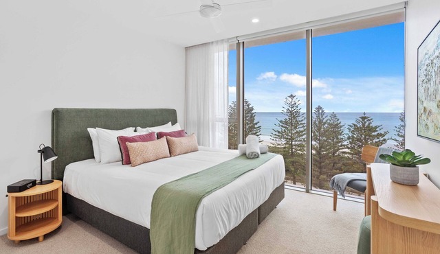 Luxury ocean view apartment across from Burleigh Beach!