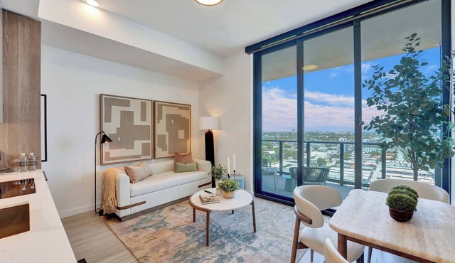 Luxury Ocean View Condo King Bed at 72 Park