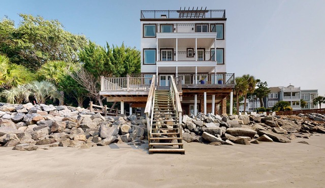 Luxury Oceanfront Villa with pool, firepit, & rooftop view-Walk to Pier Village!