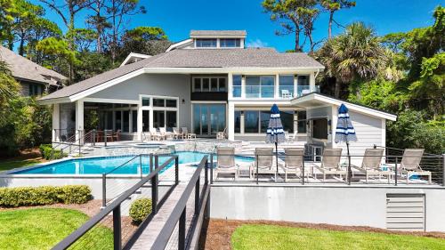 Luxury Oceanfront 7 BR 7 BA Wonderful Pool Deck Beach gear and bike rentals included