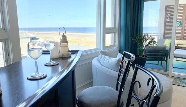 Luxury Oceanfront Condo - Quiet Retreat with Stunning Views, Outdoor Pool