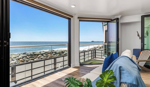 Luxury Oceanfront Condo with a Spa P809-1
