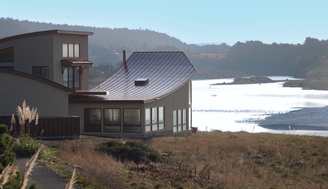 Luxury oceanfront home with 270-degree views, hot tub & 2 fireplaces