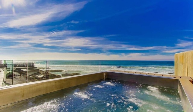 LUXURY OCEANFRONT HOME-OVERLOOKING ACCESSIBLE GORGEOUS WHITE SAND BEACH