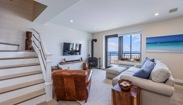 Luxury Oceanfront Penthouse Duplex with Balcony