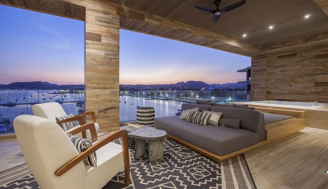 Luxury Oceanfront Penthouse Condo with pano views