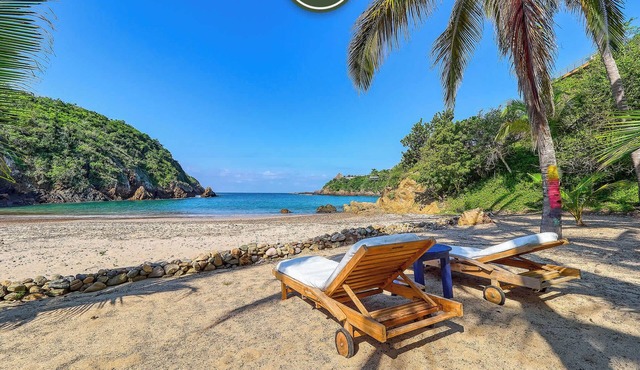 Luxury Oceanfront Villa - Private Beach - Pool
