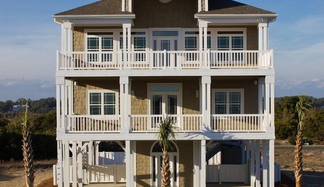 Luxury Oceanview 5BR, 2 Masters, Elevator, Huge Private Pool