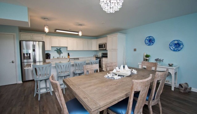 Luxury Oceanview Condo, Steps to the Beach