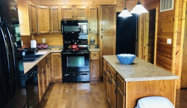 Luxury of Lenz! 5 minutes from I-40!