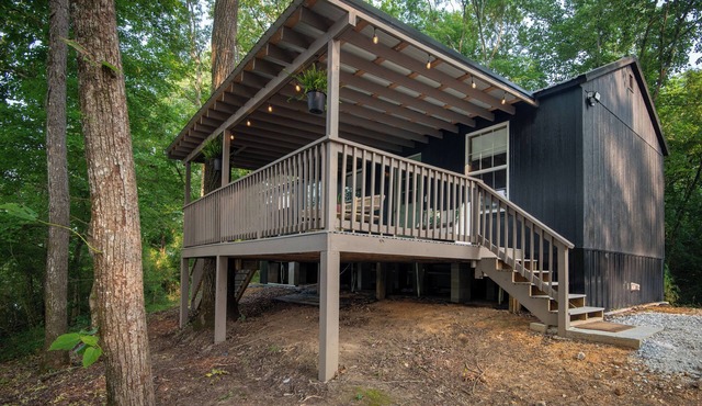 Luxury Off-Grid Retreat - Lakeside Treehouse